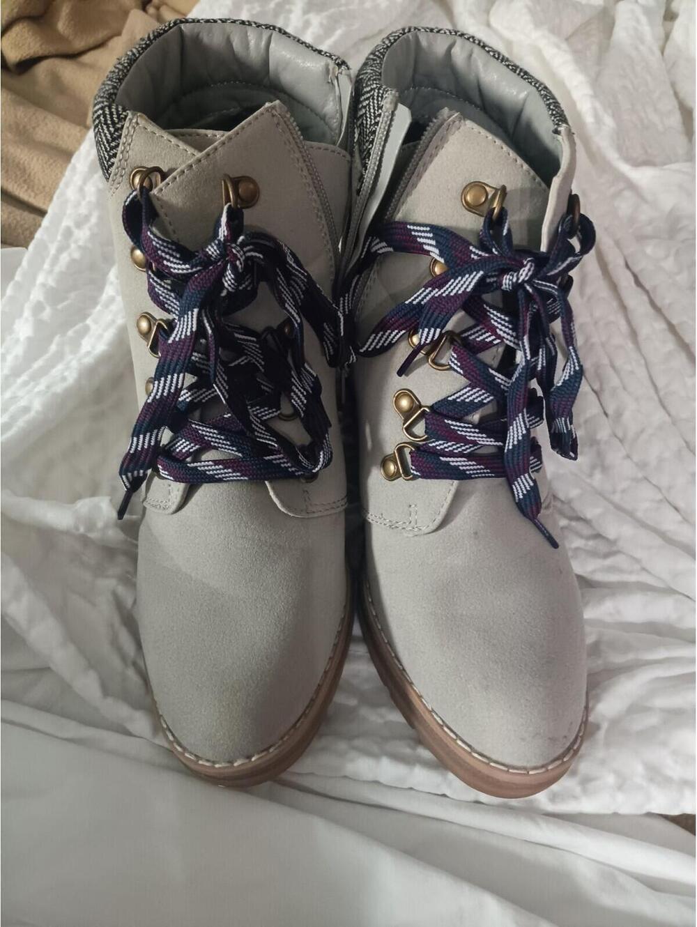 Womens Maurice’s gray boots size 9